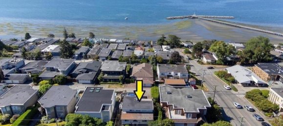 5 bedrooms House in British Columbia, Canada No. 1081 2