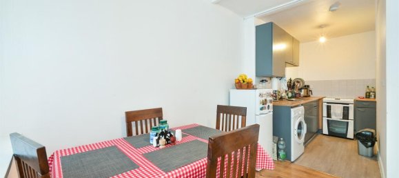 1 bedroom Apartment in London, United Kingdom No. 9908 10