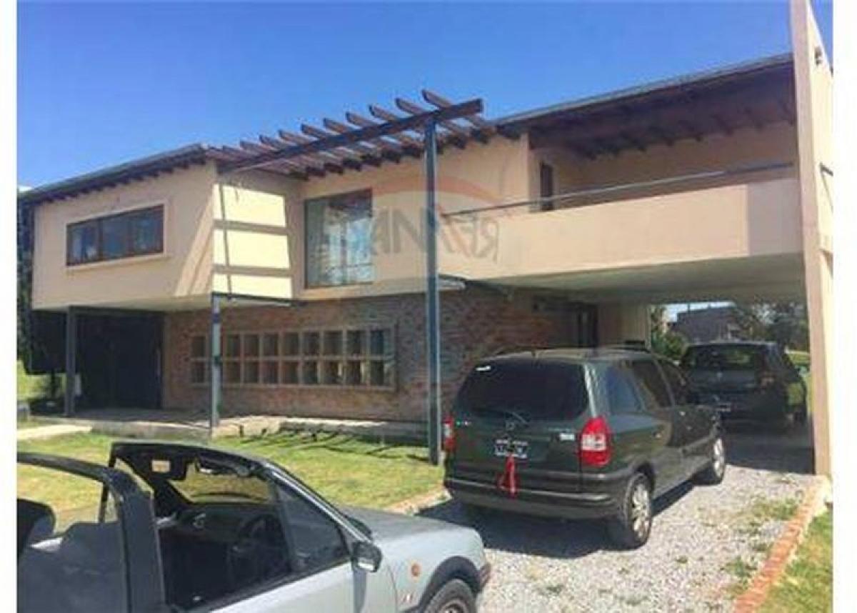 3 bedrooms House in Lujan, Argentina No. 11301