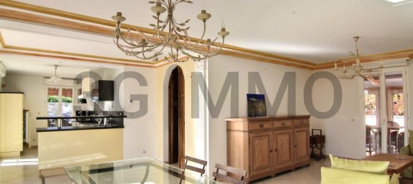 5 bedrooms Villa in Villecroze, France No. 198782 4