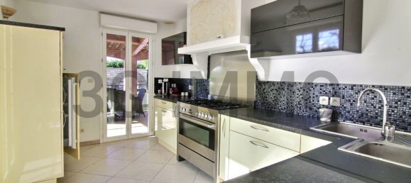 5 bedrooms Villa in Villecroze, France No. 198782 6