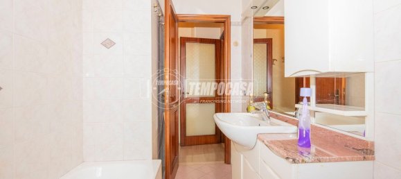 3 rooms Apartment in Modena, Italy No. 303026 10