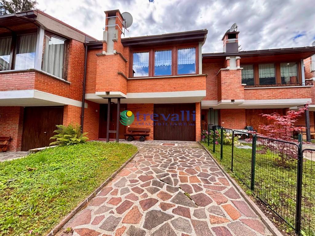 Casa de 3 dormitorios en Commezzadura, Italy No. 334666