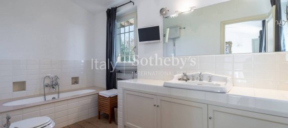 8 bedrooms Villa in Lucca, Italy No. 161458 15