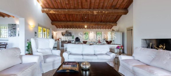 8 bedrooms Villa in Lucca, Italy No. 161458 6