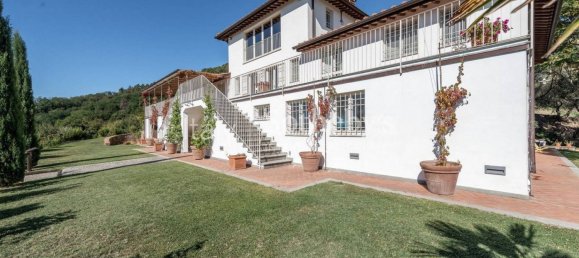 8 bedrooms Villa in Lucca, Italy No. 161458 13