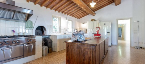8 bedrooms Villa in Lucca, Italy No. 161458 14