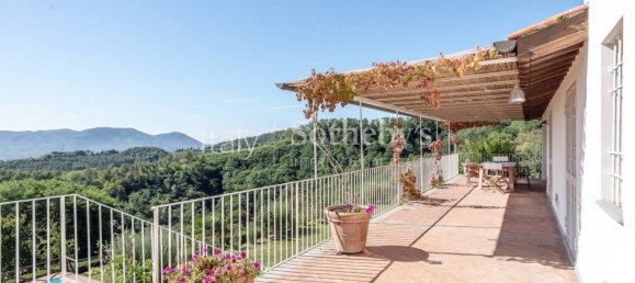 8 bedrooms Villa in Lucca, Italy No. 161458 12