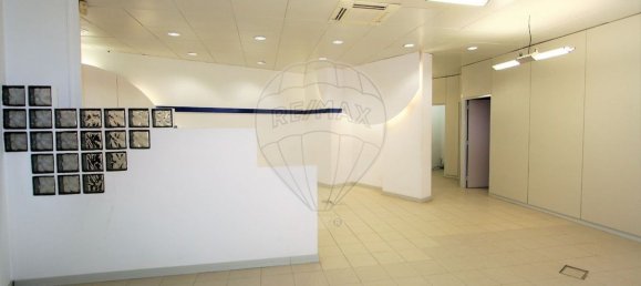 136m² Commercial property in Sintra, Portugal No. 66895 5