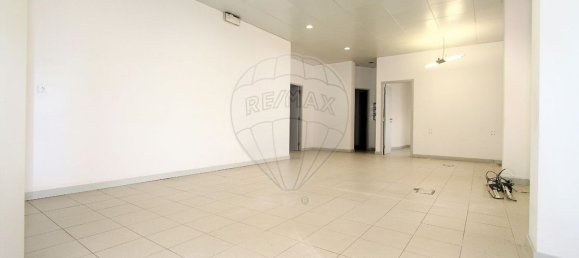 136m² Commercial property in Sintra, Portugal No. 66895 11
