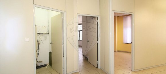 136m² Commercial property in Sintra, Portugal No. 66895 8