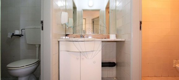 136m² Commercial property in Sintra, Portugal No. 66895 17