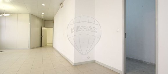 136m² Commercial property in Sintra, Portugal No. 66895 21