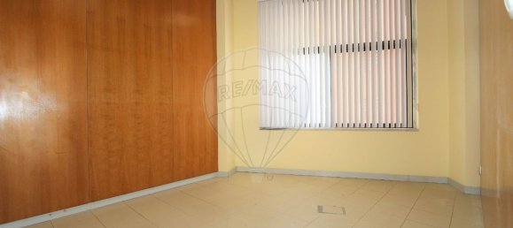 136m² Commercial property in Sintra, Portugal No. 66895 6