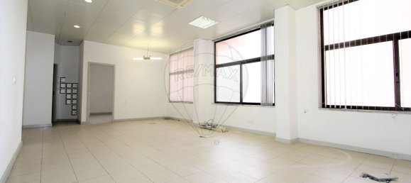 136m² Commercial property in Sintra, Portugal No. 66895 9