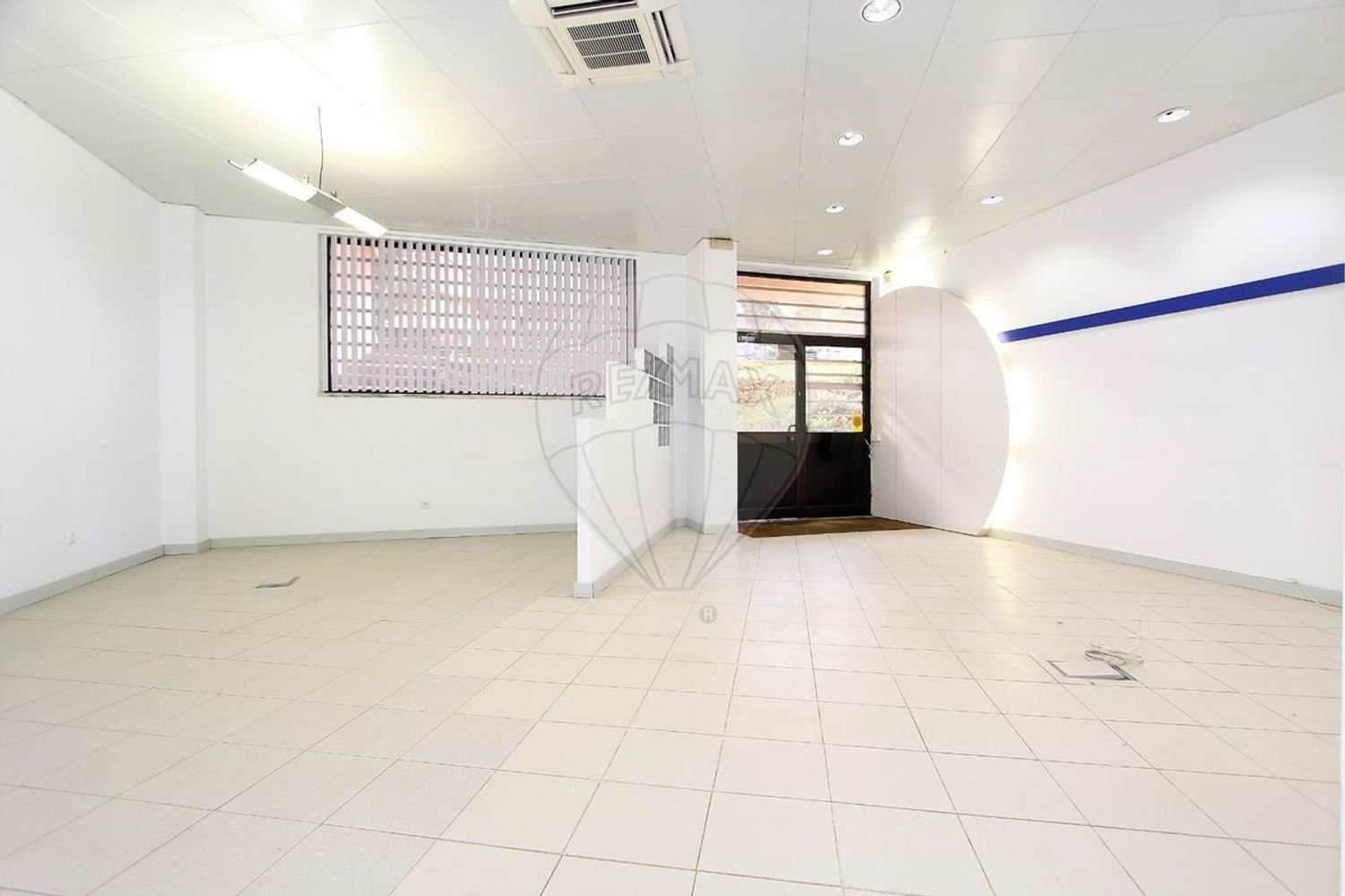 136m² Commercial property in Sintra, Portugal No. 66895