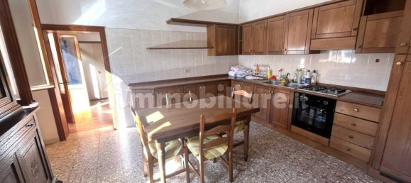 3 bedrooms House in Cavarzere, Italy No. 160030 2