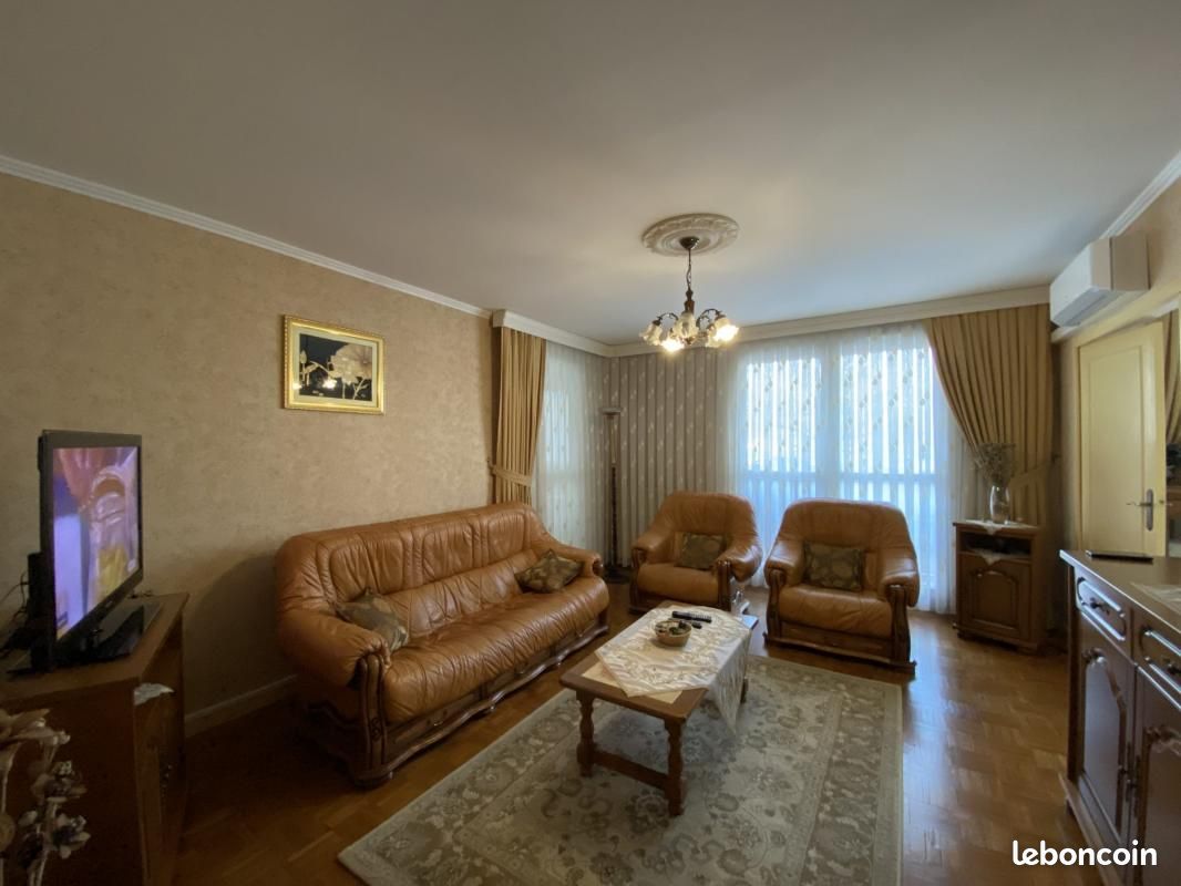 3 bedrooms Apartment in Valence, France No. 201437