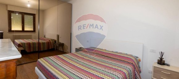 5 rooms Apartment in Jesi, Italy No. 7403 6