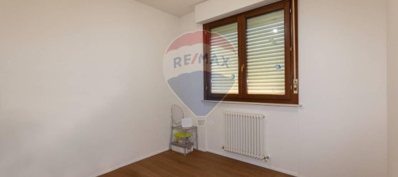 5 rooms Apartment in Jesi, Italy No. 7403 7