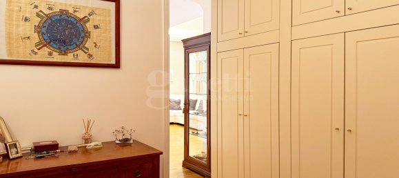 3 bedrooms Apartment in Naples, Italy No. 289034 7