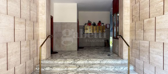 3 bedrooms Apartment in Naples, Italy No. 289034 5