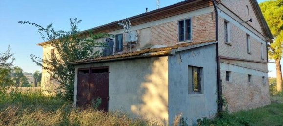 4 bedrooms House in Ostra Vetere, Italy No. 131145 6