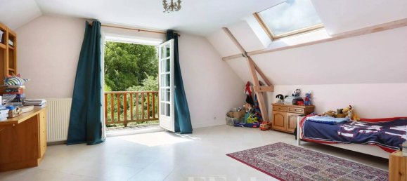 Casa de 5 dormitorios en Garches, France No. 180420 11