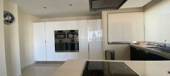 3 bedrooms Penthouse in Saint Julian's, Malta No. 10128 4