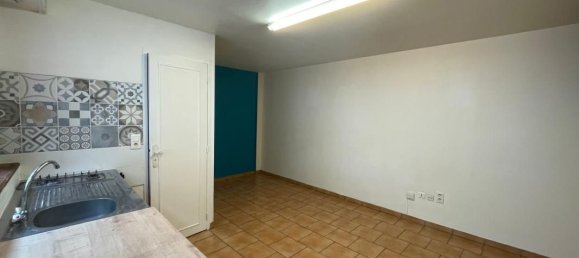 Apartamento de 3 dormitorios en Reims, France No. 214192 2