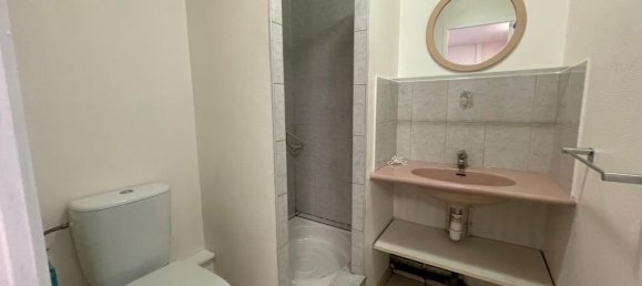 Apartamento de 3 dormitorios en Reims, France No. 214192 10