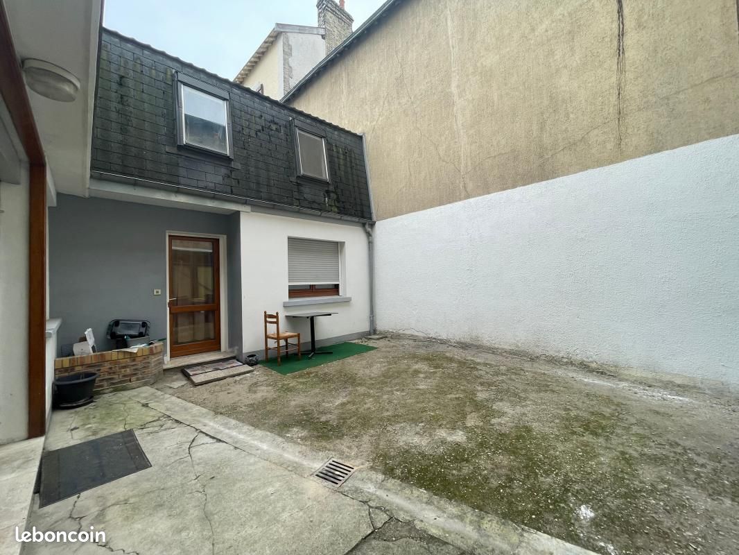 Apartamento de 3 dormitorios en Reims, France No. 214192