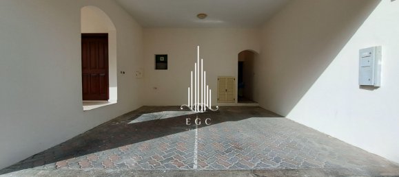 4 chambres Villa à Al Khalidiya, UAE No. 22480 24