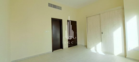 4 chambres Villa à Al Khalidiya, UAE No. 22480 9