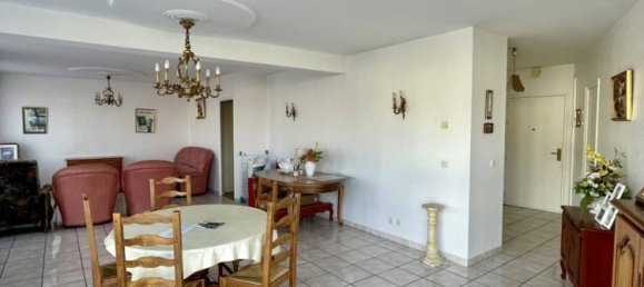2 bedrooms Apartment in Chateau-Thierry, France No. 155885 3
