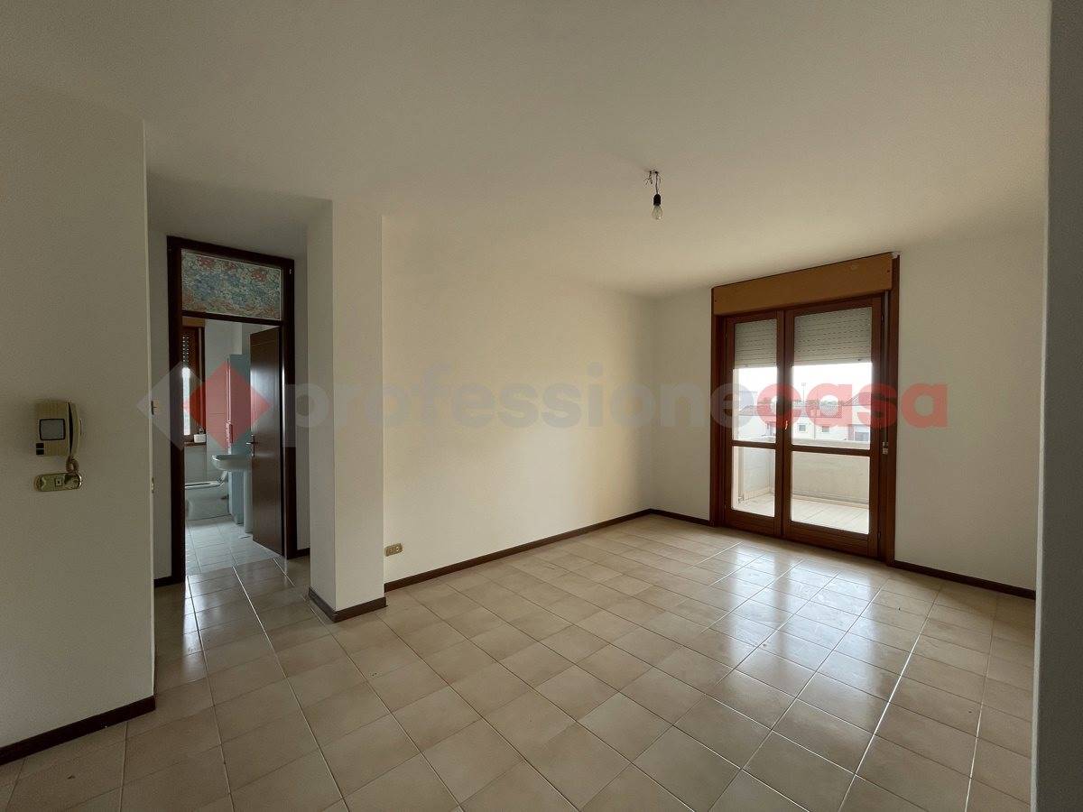 4 rooms Apartment in Minerbe, Italy No. 73744