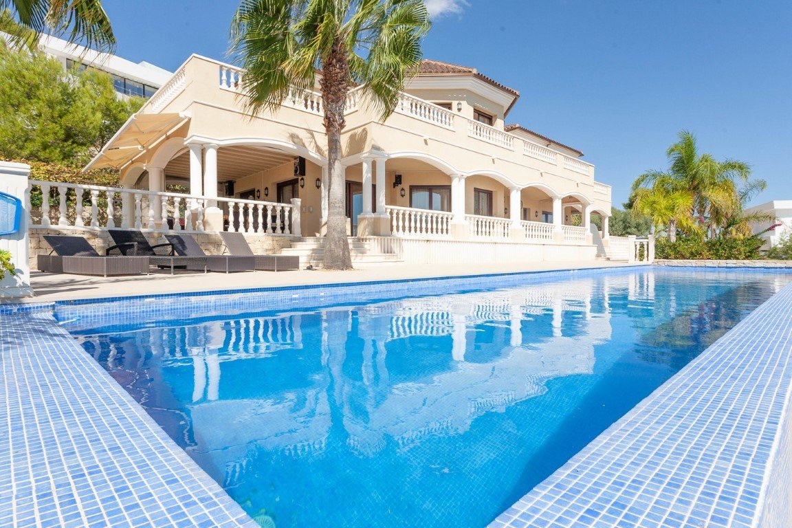 5 bedrooms Villa in Calpe, Spain No. 8448