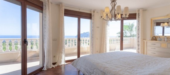 5 bedrooms Villa in Calpe, Spain No. 8448 9