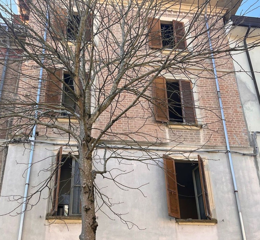 5 rooms House in Medesano, Italy No. 195845