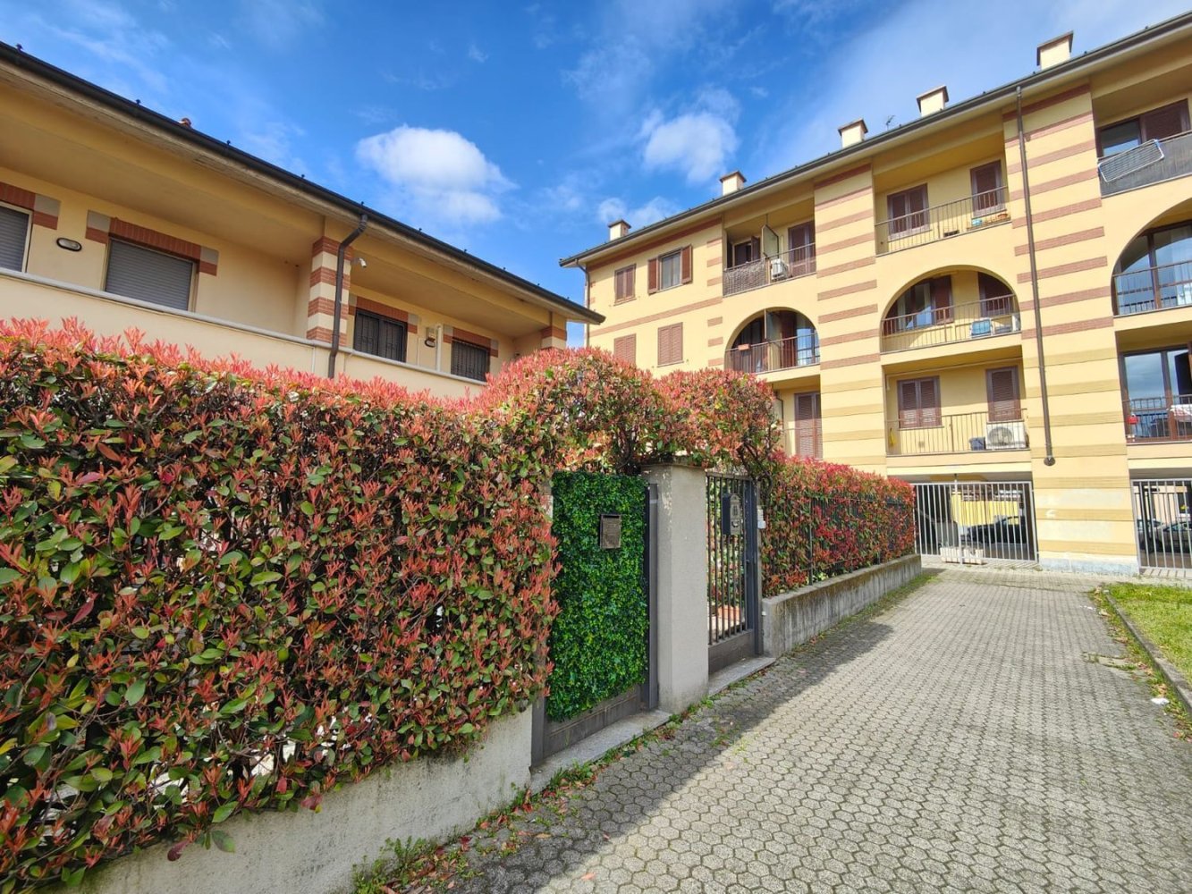 150m² Hotel in Baranzate, Italy No. 193937
