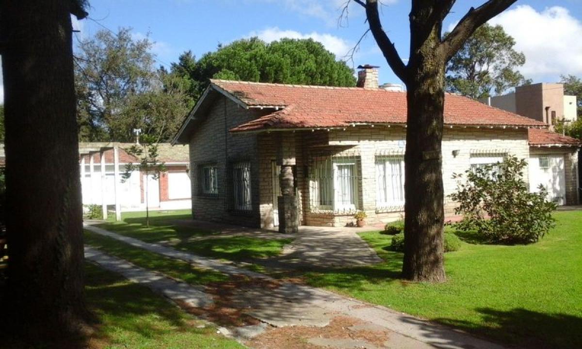 3 bedrooms House in Mar del Plata, Argentina No. 69428