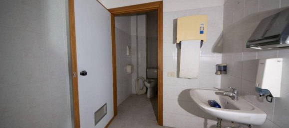 Квартира с 4 комнатами в Фрозиноне, Италия № 79596 8