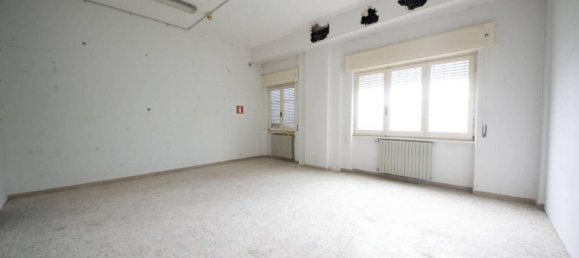 Квартира с 4 комнатами в Фрозиноне, Италия № 79596 6