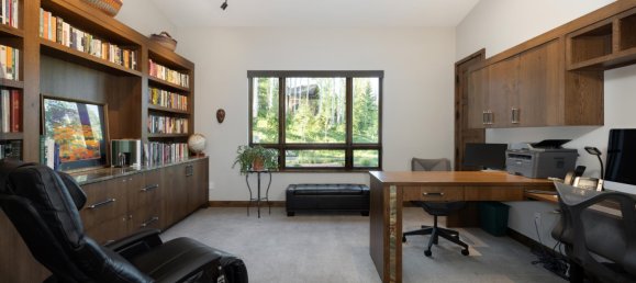 4 bedrooms Commercial property in Avon, USA No. 20 13