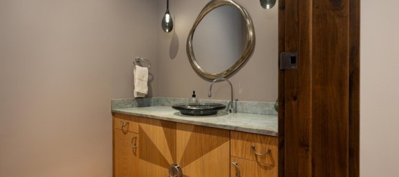 4 bedrooms Commercial property in Avon, USA No. 20 18