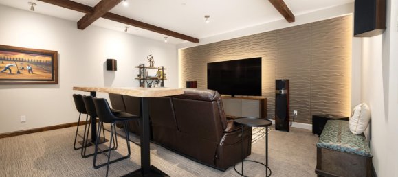 4 bedrooms Commercial property in Avon, USA No. 20 17