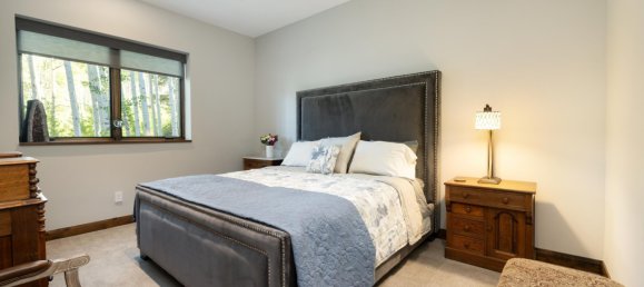 4 bedrooms Commercial property in Avon, USA No. 20 23