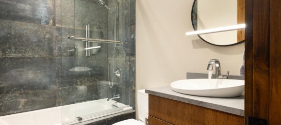 4 bedrooms Commercial property in Avon, USA No. 20 24