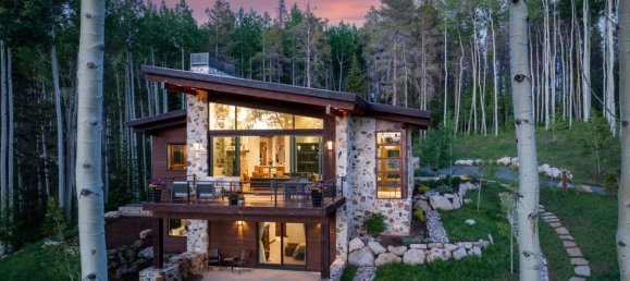 4 bedrooms Commercial property in Avon, USA No. 20 2