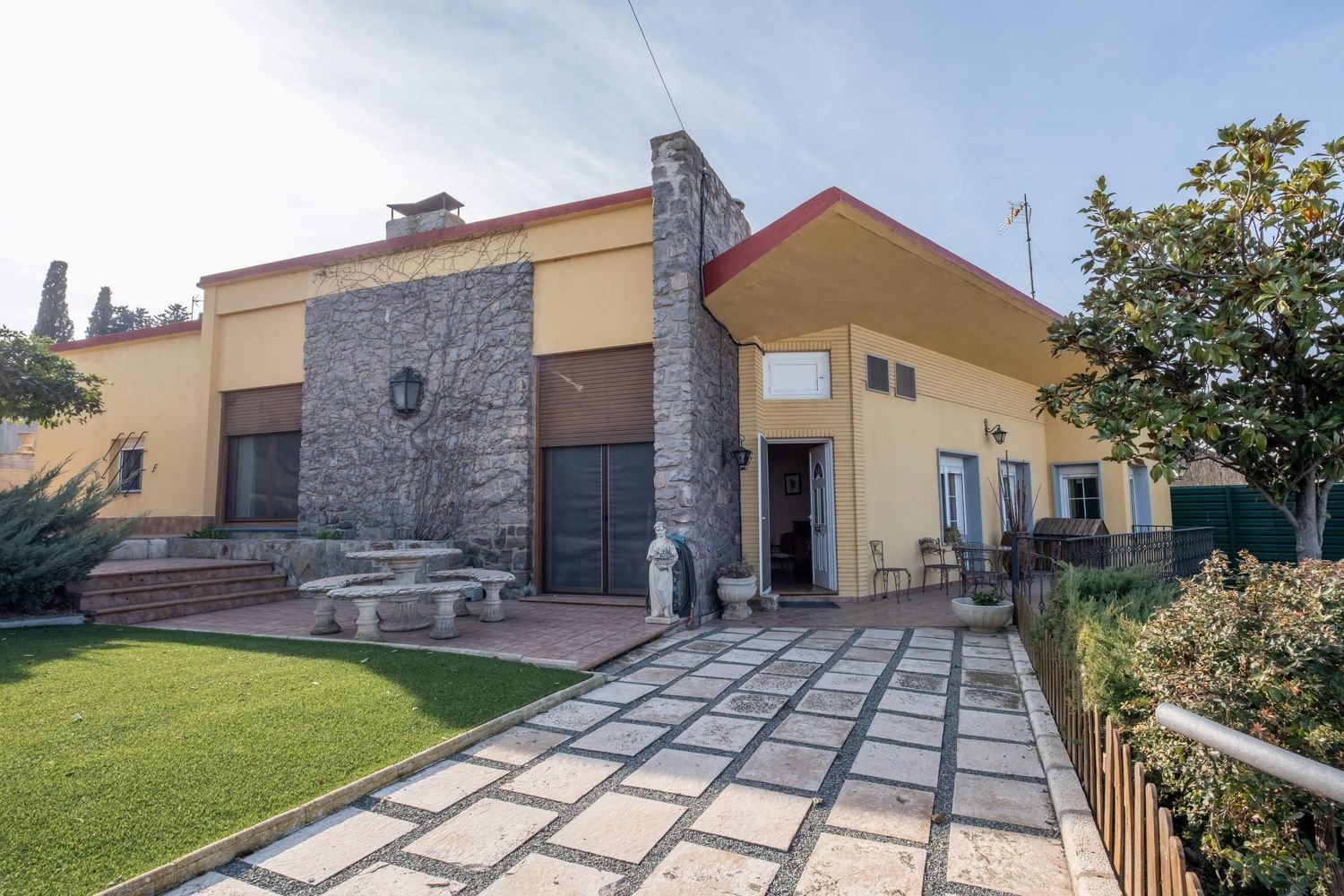 5 غرف نوم منزل في Zaragoza, Spain رقم 65956